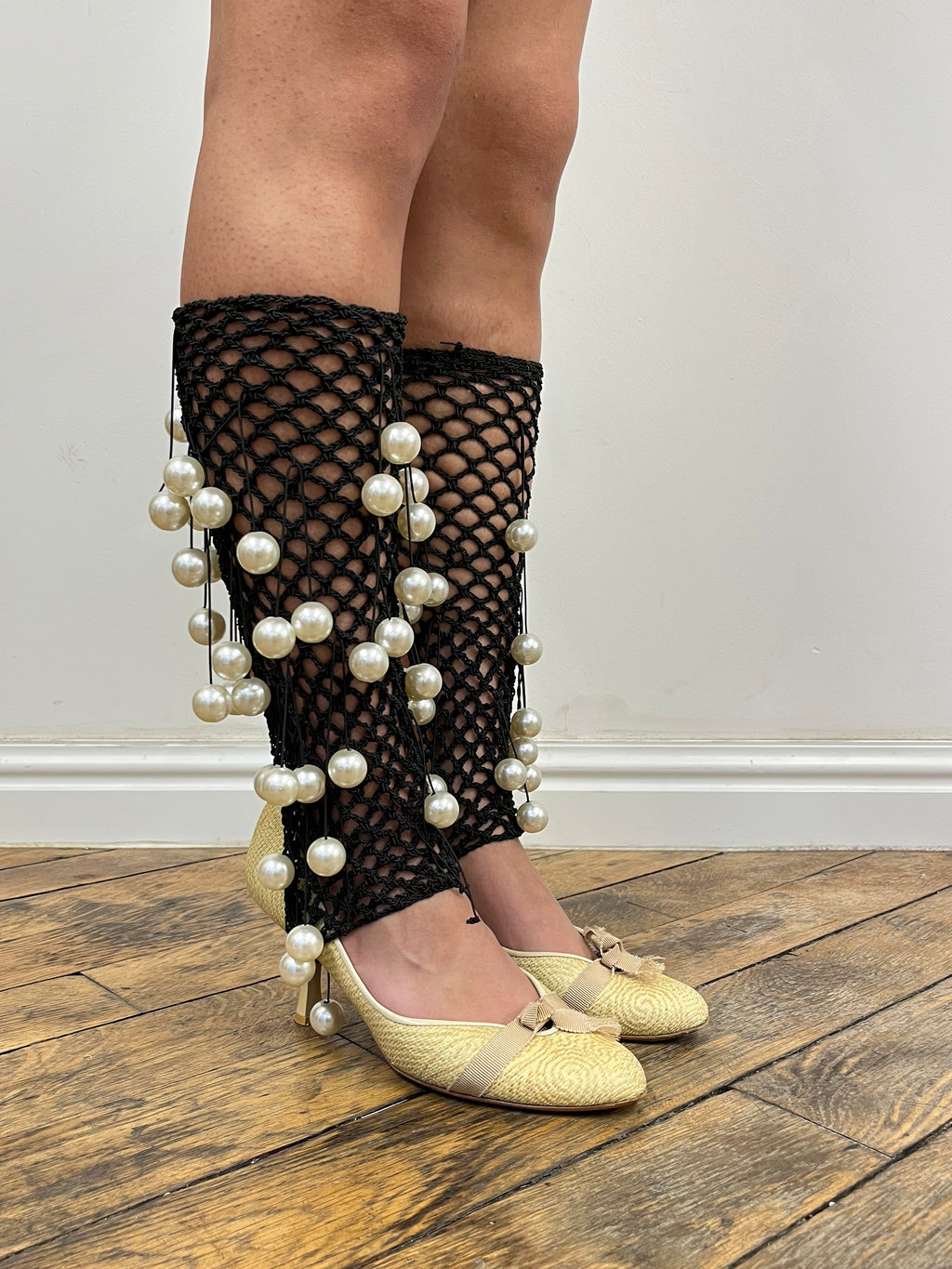 black crochet elastic stirrups with pearl hardware