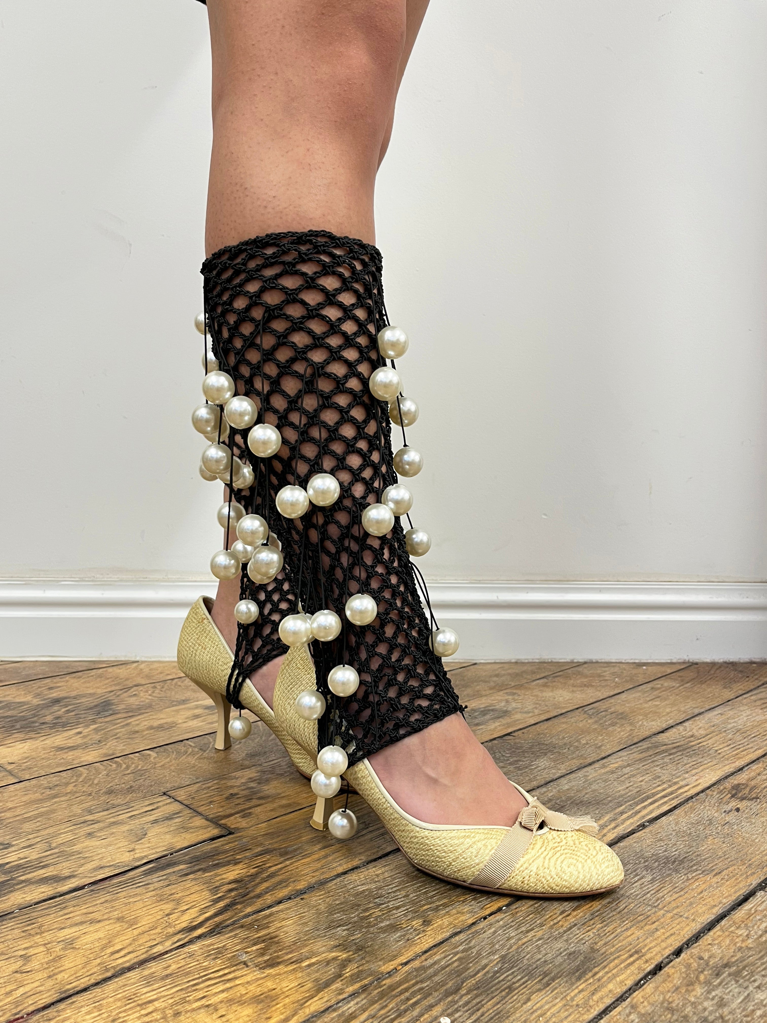black crochet elastic stirrups with pearl hardware