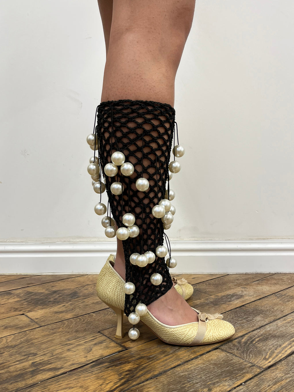 black crochet elastic stirrups with pearl hardware