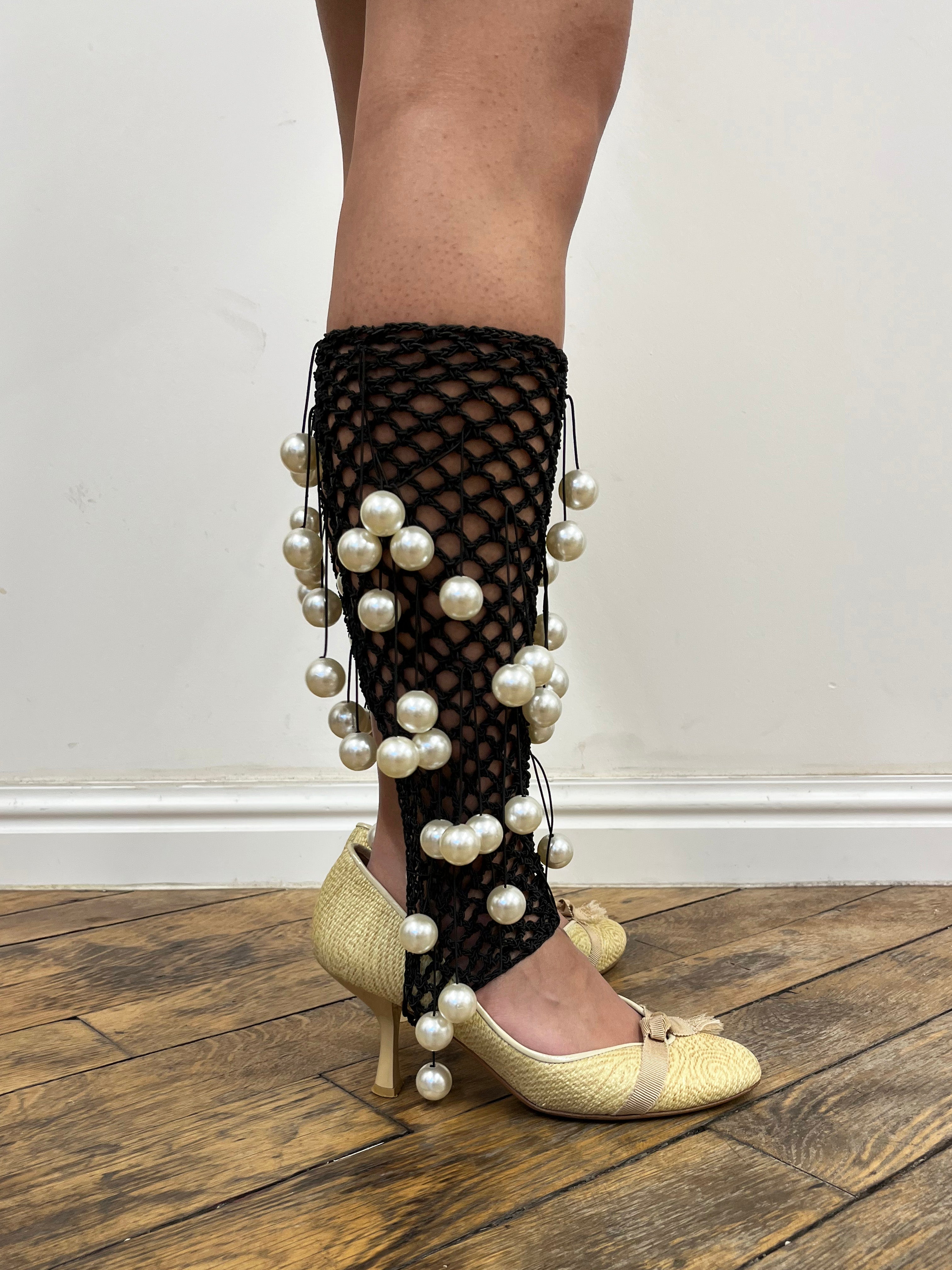 black crochet elastic stirrups with pearl hardware